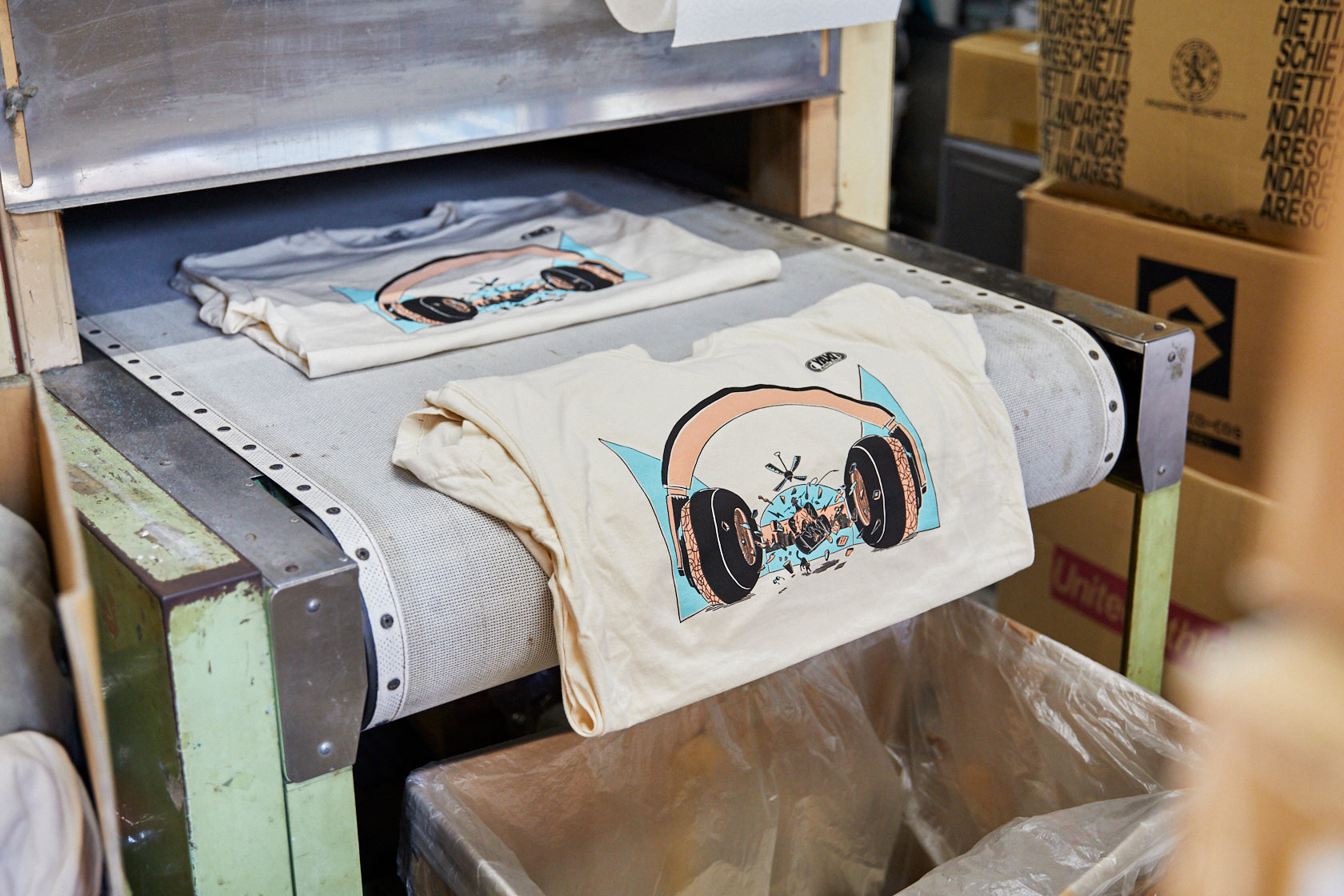 Yaxi「Your Personal Audio Room」T-shirt