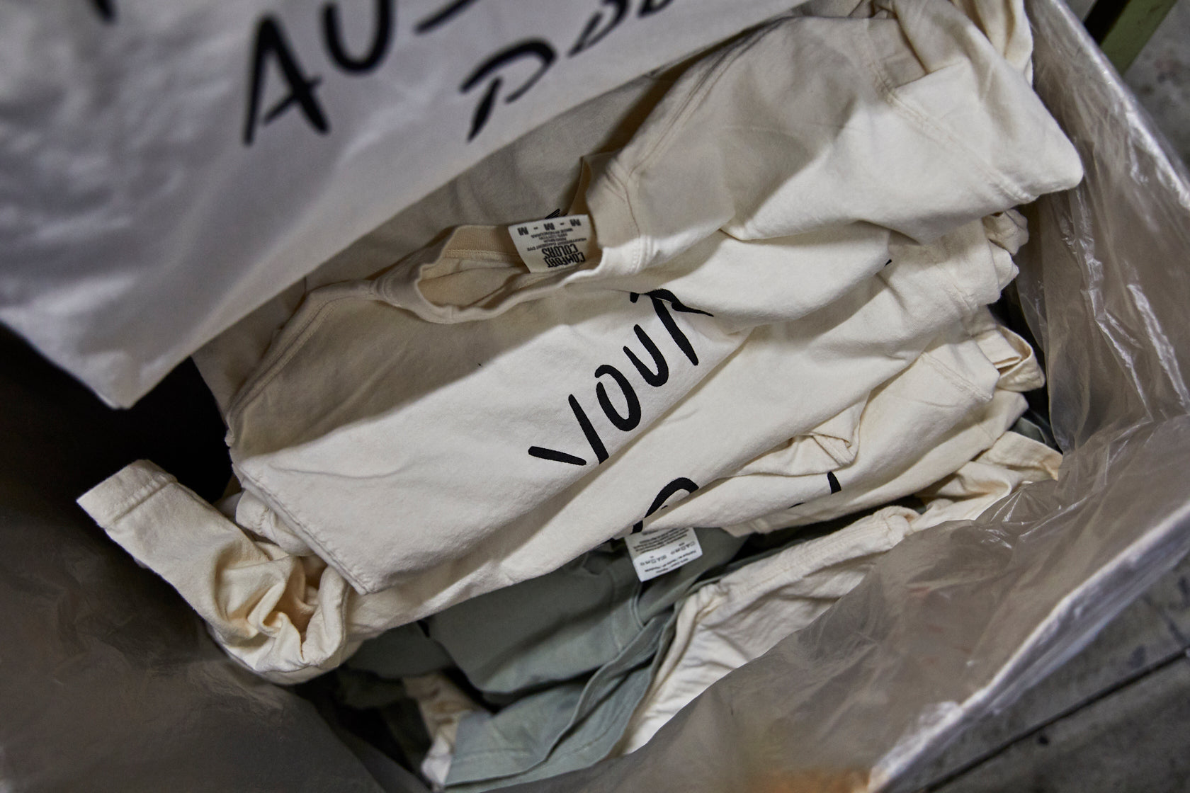 Yaxi「Your Personal Audio Room」T-shirt